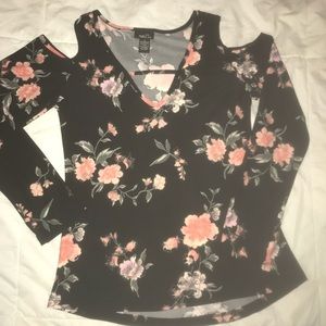 Shoulder cut flower blouse